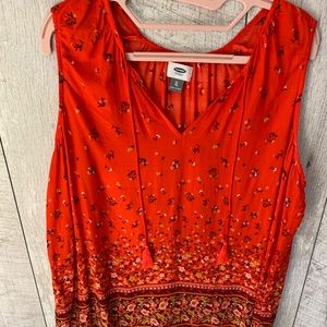3/$20 NWOT Old Navy top w/ graduated floral print